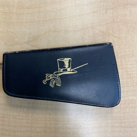 Vintage Gentleman Brush and Manicure Set Built In Zip Around Closure Leather - Picture 8 of 16